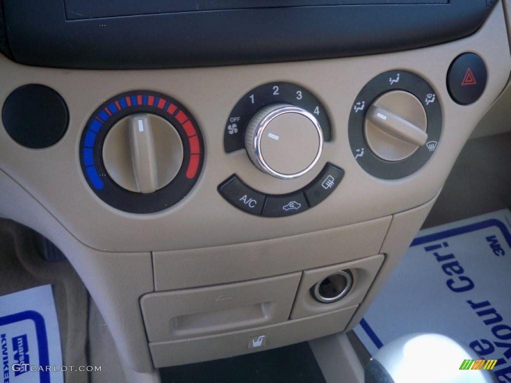 2010 Aveo Aveo5 LT - Summer Yellow / Neutral photo #26