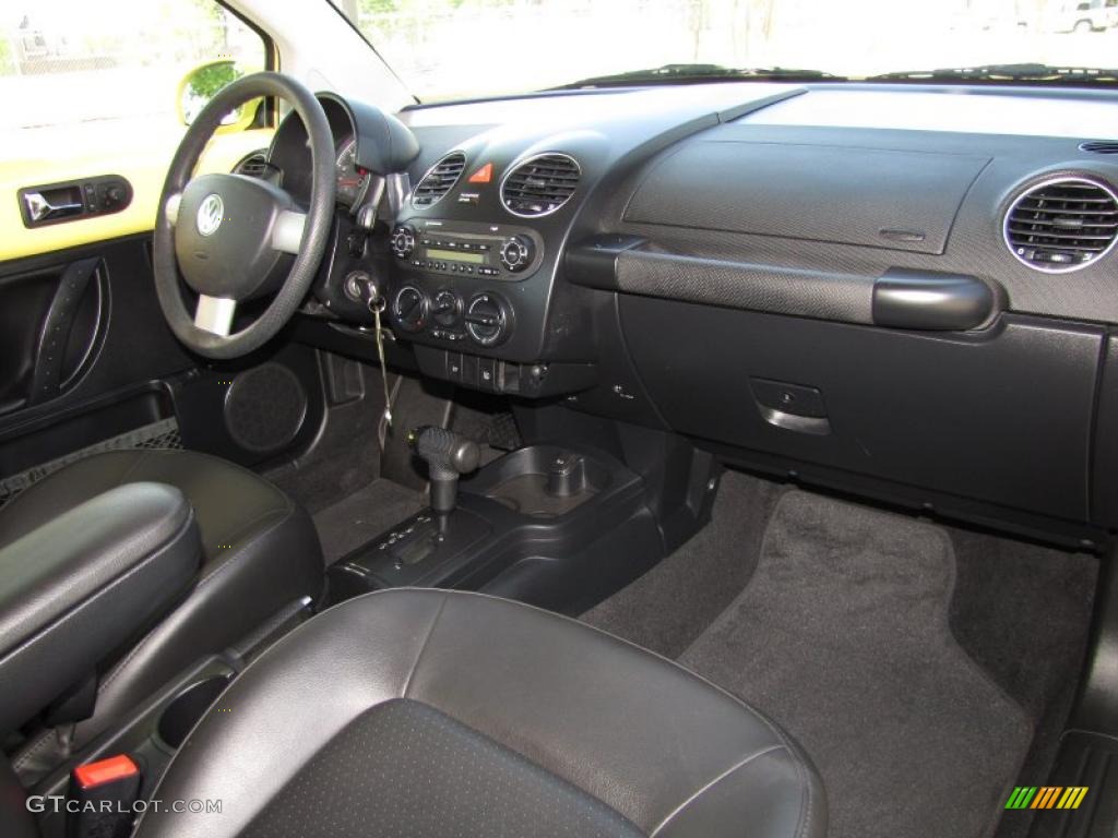 2010 Volkswagen New Beetle 2.5 Coupe Black Dashboard Photo #48013414
