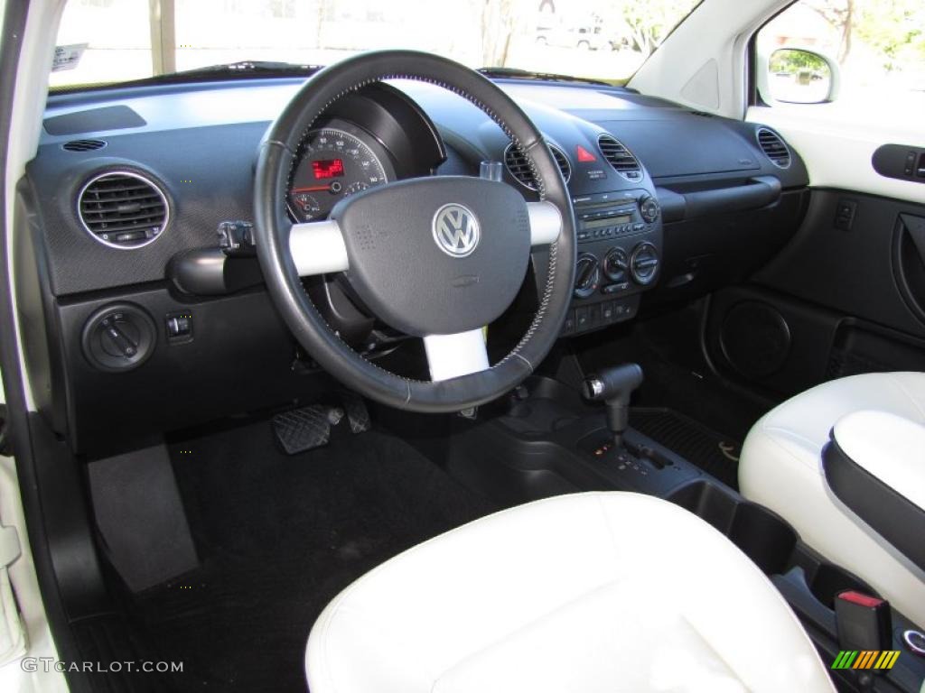 2008 Volkswagen New Beetle Triple White Coupe White Dashboard Photo #48014191
