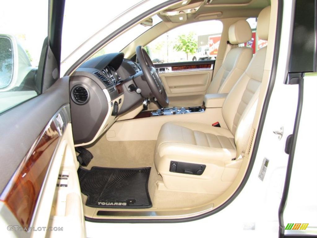 Pure Beige Interior 2010 Volkswagen Touareg TDI 4XMotion Photo #48015352