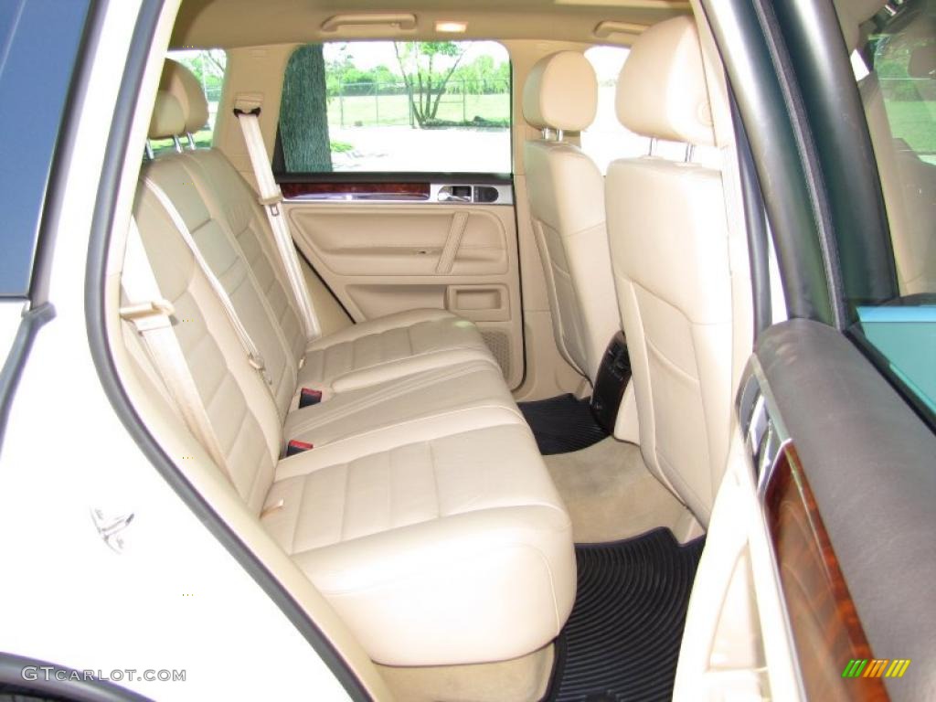 Pure Beige Interior 2010 Volkswagen Touareg TDI 4XMotion Photo #48015379