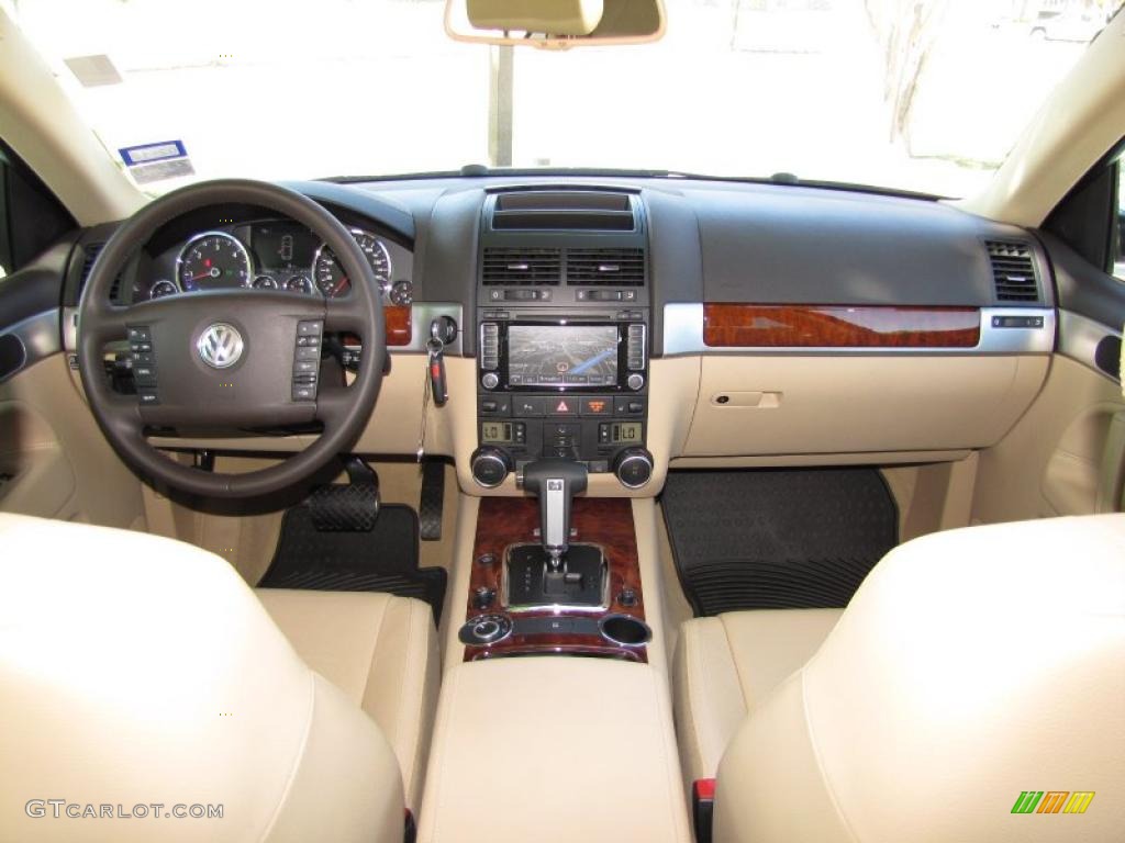 2010 Volkswagen Touareg TDI 4XMotion Pure Beige Dashboard Photo #48015412