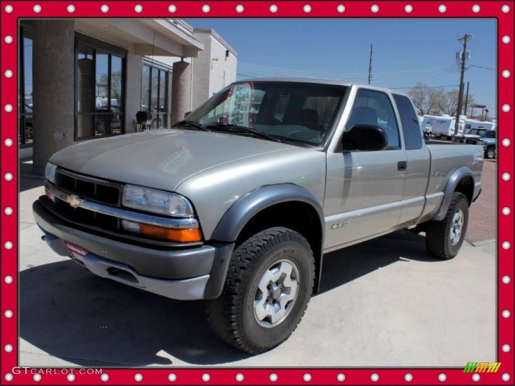 2003 S10 ZR2 Extended Cab 4x4 - Light Pewter Metallic / Graphite photo #1
