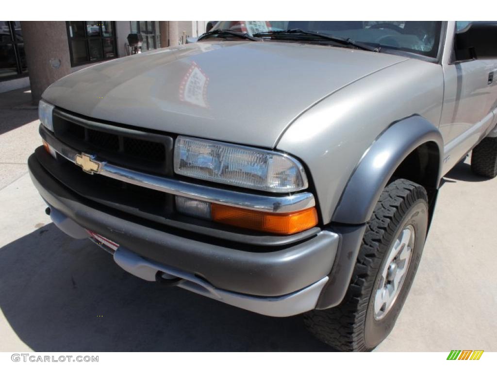 2003 S10 ZR2 Extended Cab 4x4 - Light Pewter Metallic / Graphite photo #15