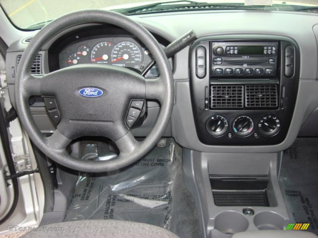 2005 Ford Explorer XLS Dashboard Photos