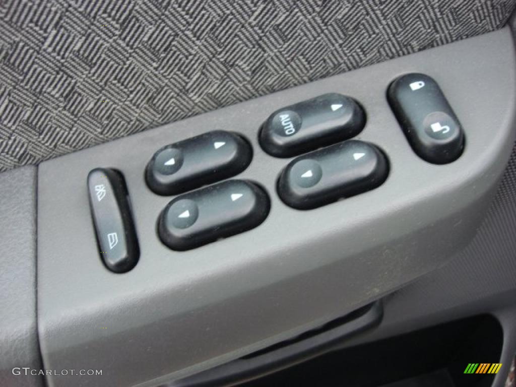 2005 Ford Explorer XLS Controls Photo #48016484