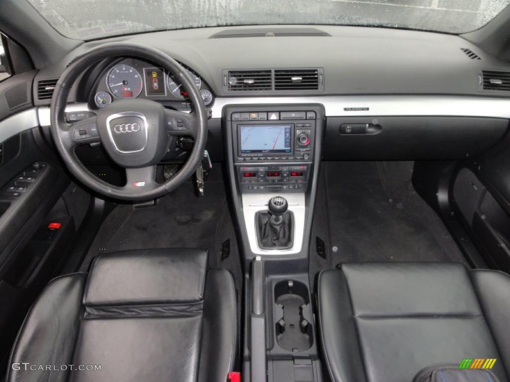 2006 Audi S4 4.2 quattro Avant Dashboard Photos