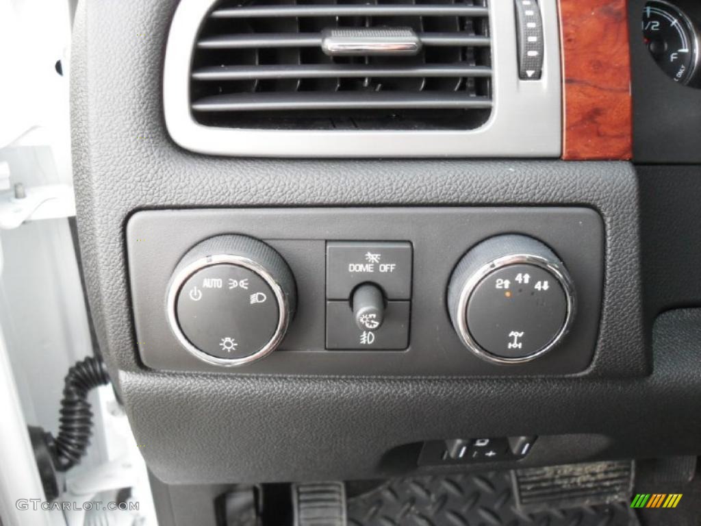 2011 Chevrolet Silverado 3500HD LTZ Crew Cab 4x4 Dually Controls Photo #48023148