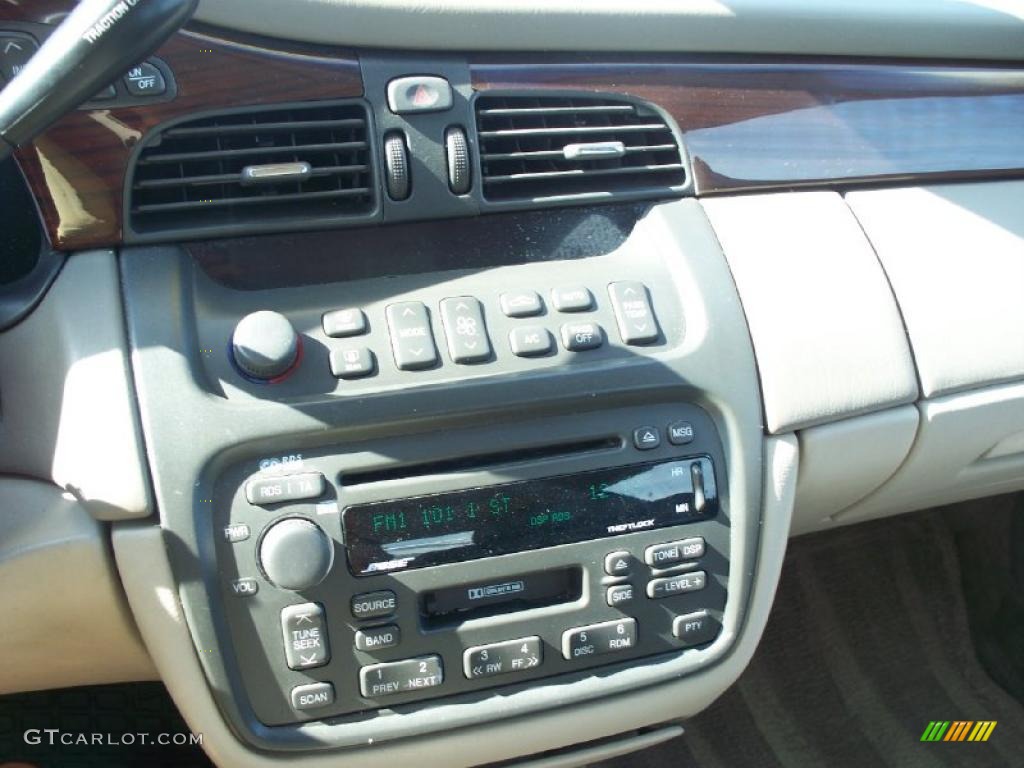 2002 Cadillac DeVille DHS Controls Photo #48030011