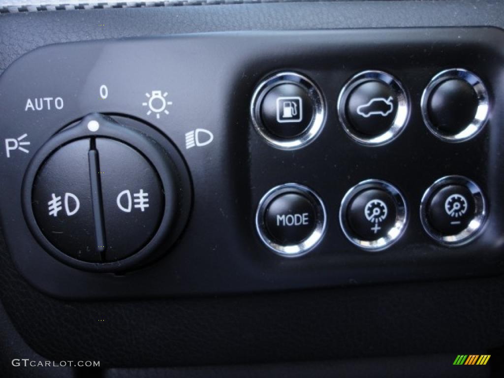 2010 Maserati GranTurismo S Controls Photo #48030032