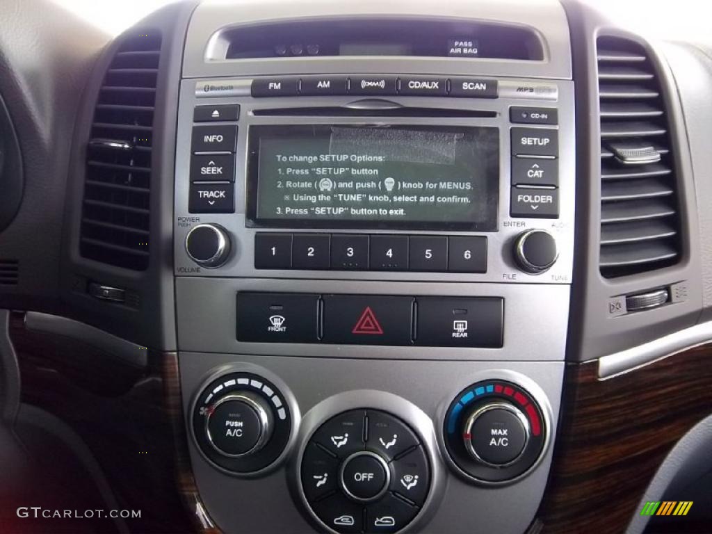 2011 Hyundai Santa Fe SE Controls Photo #48030035