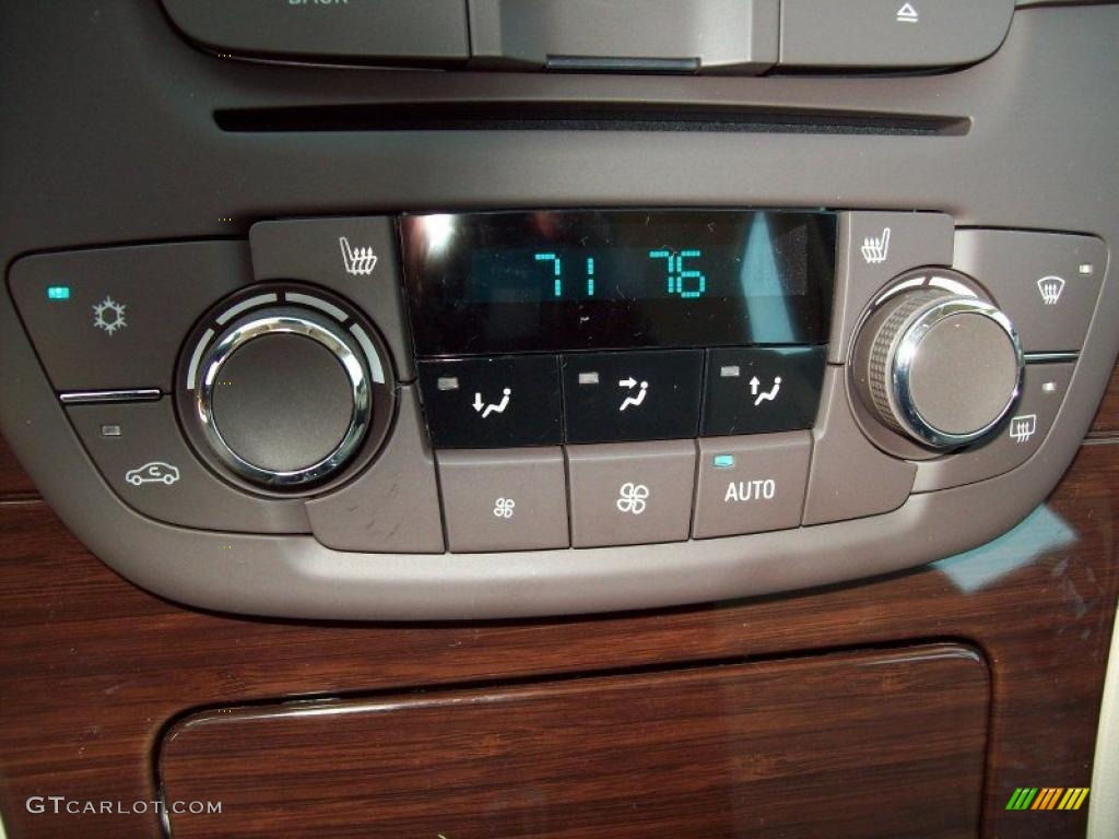 2011 Buick Regal CXL Controls Photo #48030302