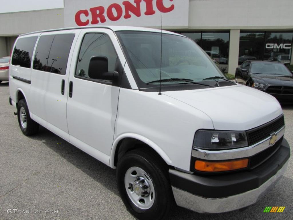 Summit White Chevrolet Express