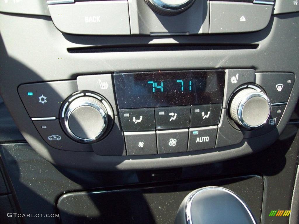 2011 Buick Regal CXL Turbo Controls Photo #48031241