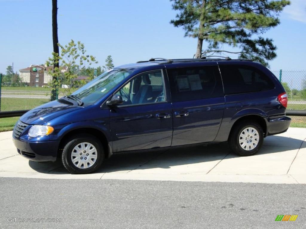 2006 Town & Country LX - Midnight Blue Pearl / Medium Slate Gray photo #8