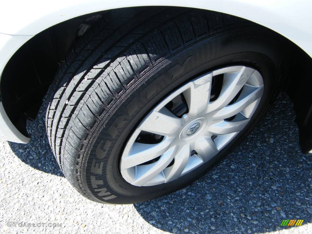 2006 Camry LE - Super White / Dark Charcoal photo #12