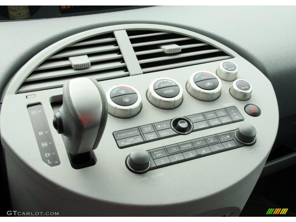 2005 Nissan Quest 3.5 SE Controls Photo #48035999
