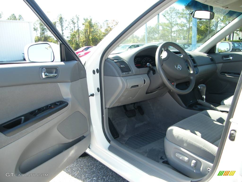 2006 Camry LE - Super White / Dark Charcoal photo #13