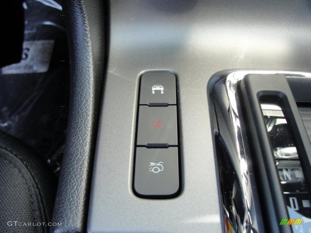 2011 Mustang V6 Coupe - Ingot Silver Metallic / Charcoal Black photo #29