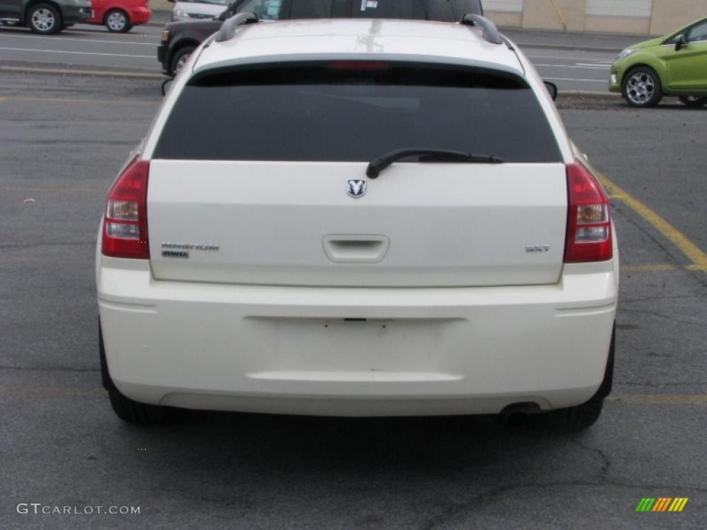 2005 Magnum SXT AWD - Cool Vanilla White / Dark Slate Gray/Medium Slate Gray photo #6