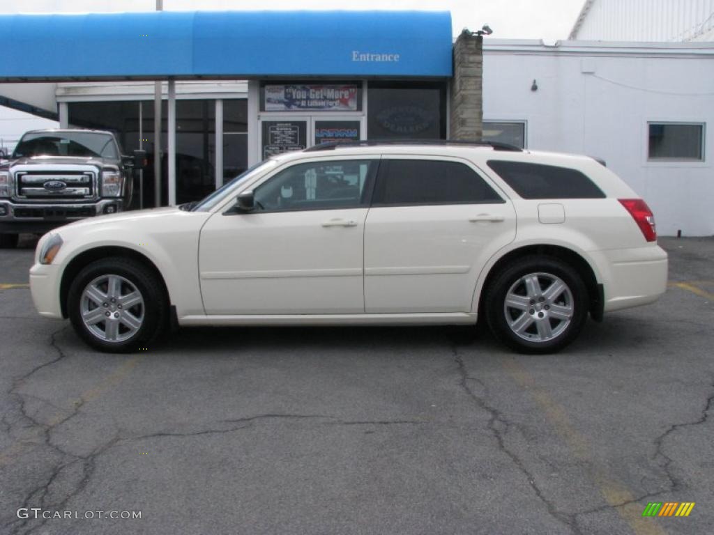 2005 Magnum SXT AWD - Cool Vanilla White / Dark Slate Gray/Medium Slate Gray photo #9