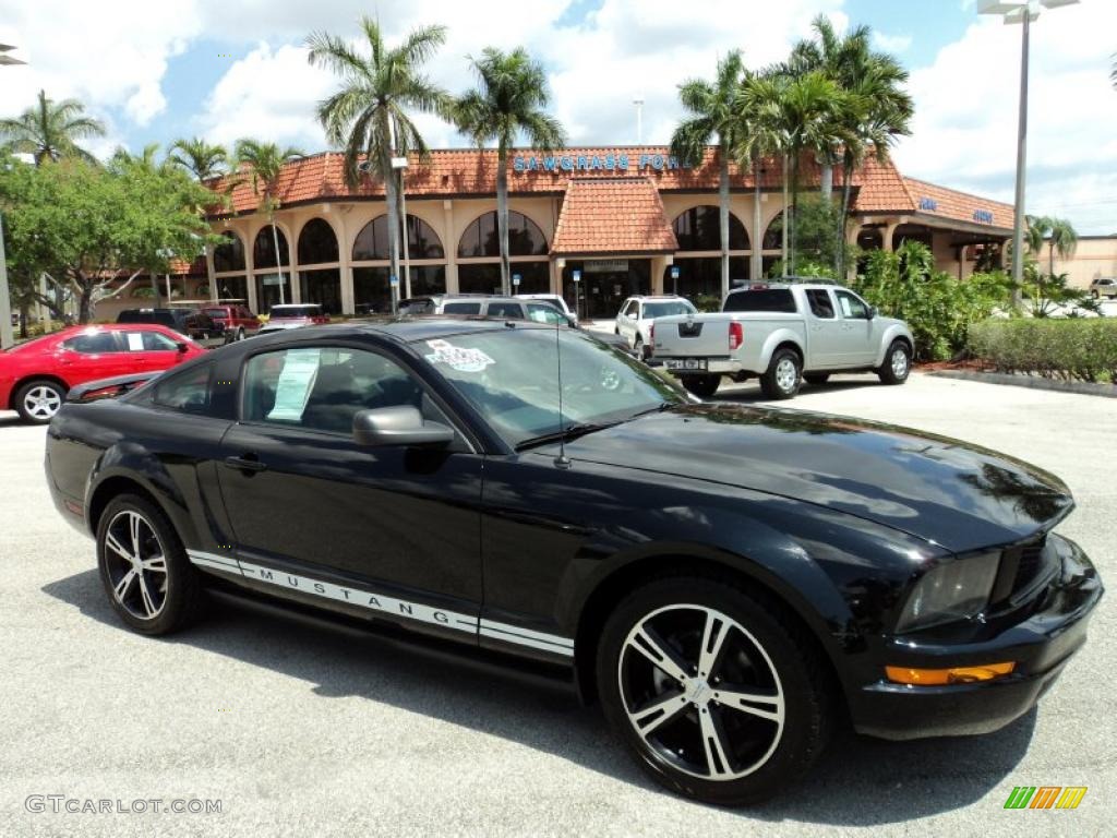 2005 Mustang V6 Premium Coupe - Black / Dark Charcoal photo #1