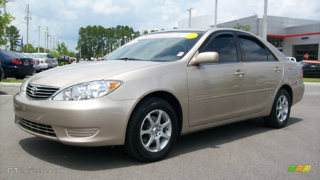 2006 Camry LE - Desert Sand Mica / Taupe photo #1