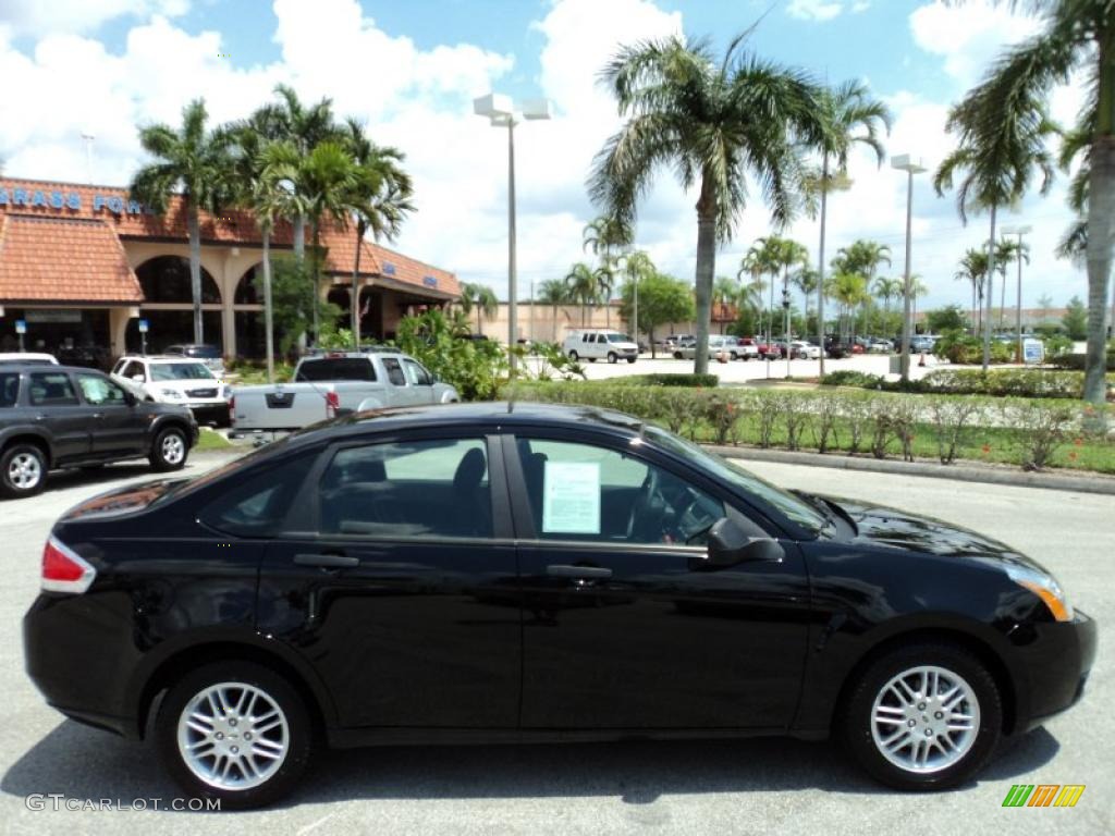 2010 Focus SE Sedan - Ebony Black / Charcoal Black photo #5