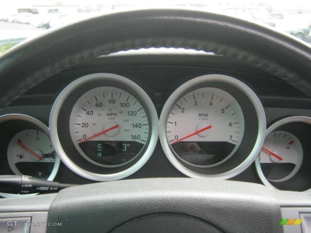 2005 Dodge Magnum R/T AWD Gauges Photo #48046537