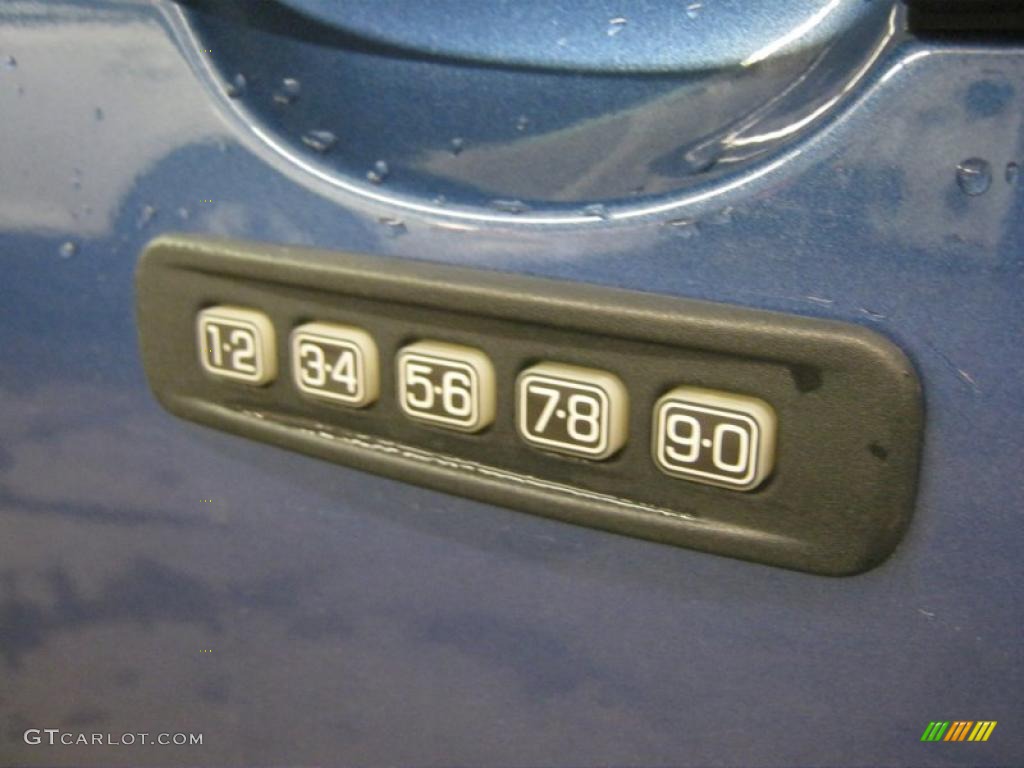 2009 Escape XLT 4WD - Sport Blue Metallic / Charcoal photo #26