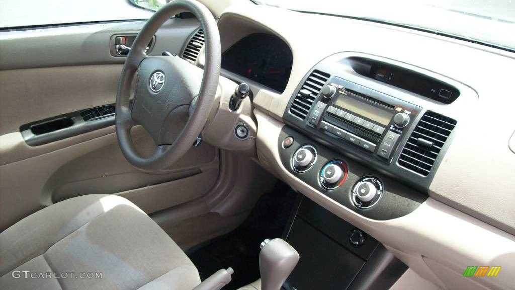 2006 Camry LE - Desert Sand Mica / Taupe photo #9