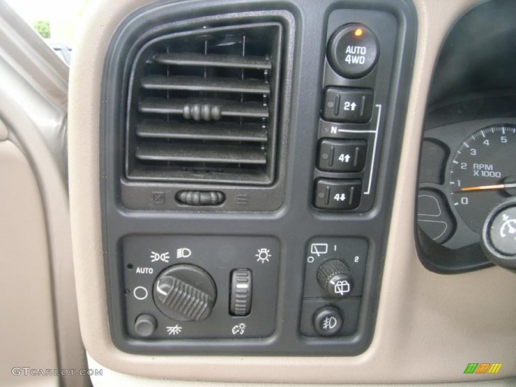 2003 Chevrolet Suburban 1500 Z71 4x4 Controls Photo #48049868