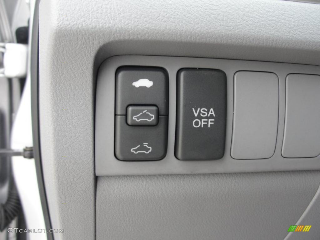 2004 Acura TSX Sedan Controls Photo #48050327