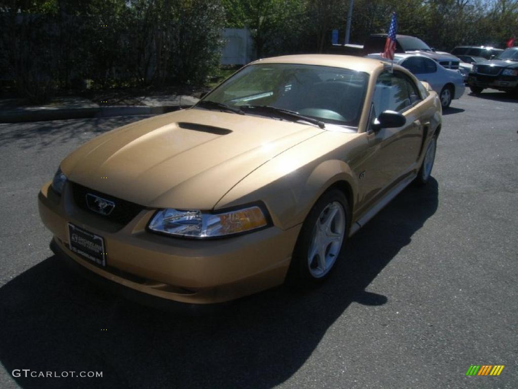 2000 Mustang GT Coupe - Sunburst Gold Metallic / Dark Charcoal photo #1