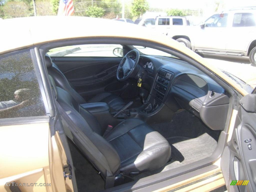 Dark Charcoal Interior 2000 Ford Mustang GT Coupe Photo #48052184