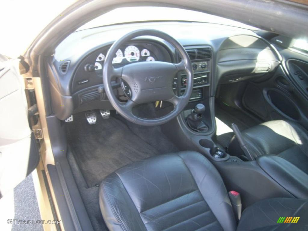 Dark Charcoal Interior 2000 Ford Mustang GT Coupe Photo #48052223