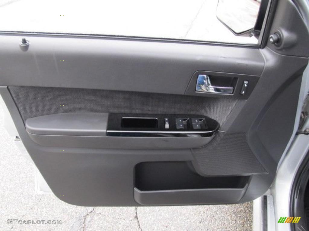 2010 Ford Escape XLT V6 Sport Package 4WD Charcoal Black Door Panel Photo #48054719