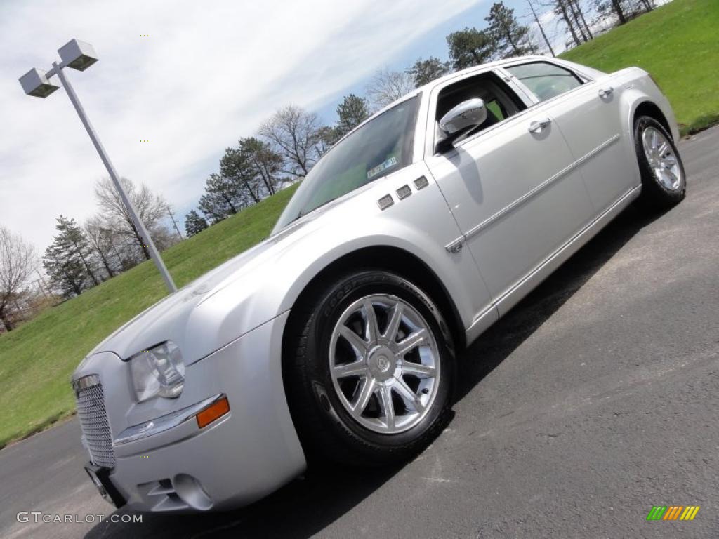 2005 300 C HEMI - Bright Silver Metallic / Dark Slate Gray/Light Graystone photo #1
