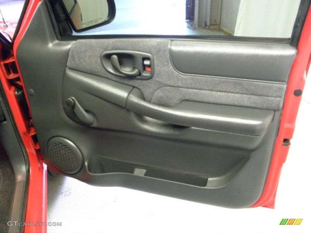 2000 Chevrolet S10 LS Regular Cab 4x4 Graphite Door Panel Photo #48055257