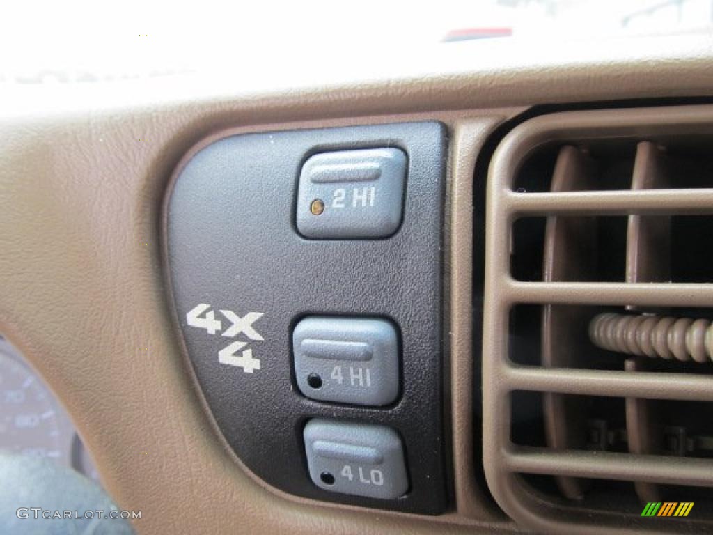 2000 Chevrolet Blazer LS 4x4 Controls Photo #48055385
