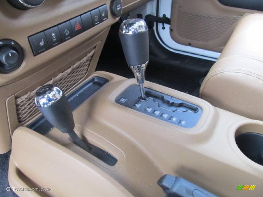 2011 Jeep Wrangler Unlimited Sahara 4x4 4 Speed Automatic Transmission Photo #48055676