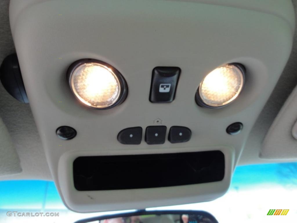 2003 Cadillac Escalade EXT AWD Controls Photo #48056009