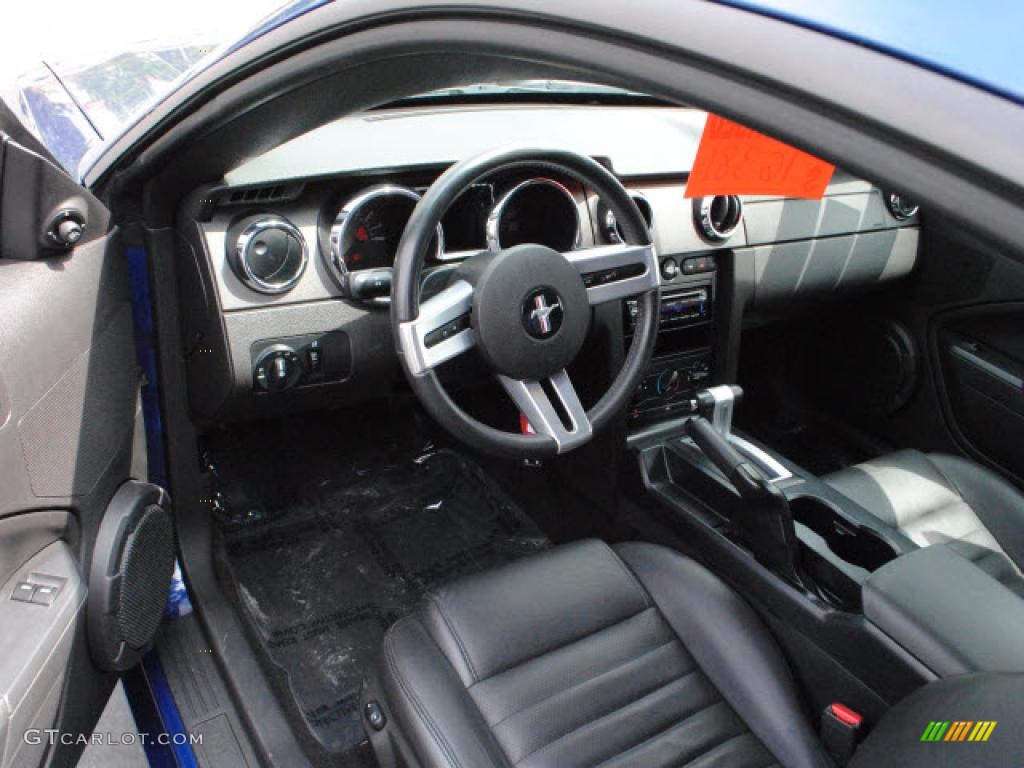 Black Interior 2006 Ford Mustang GT Premium Coupe Photo #48056240