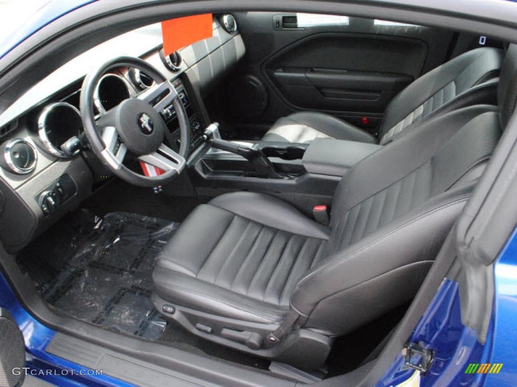 Black Interior 2006 Ford Mustang GT Premium Coupe Photo #48056273
