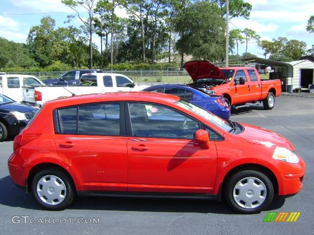 2009 Versa 1.8 S Hatchback - Red Alert / Charcoal photo #6