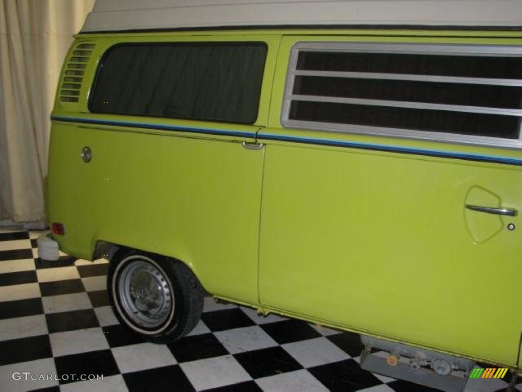 1974 Bus T2 Campmobile - Light Green / Green photo #6