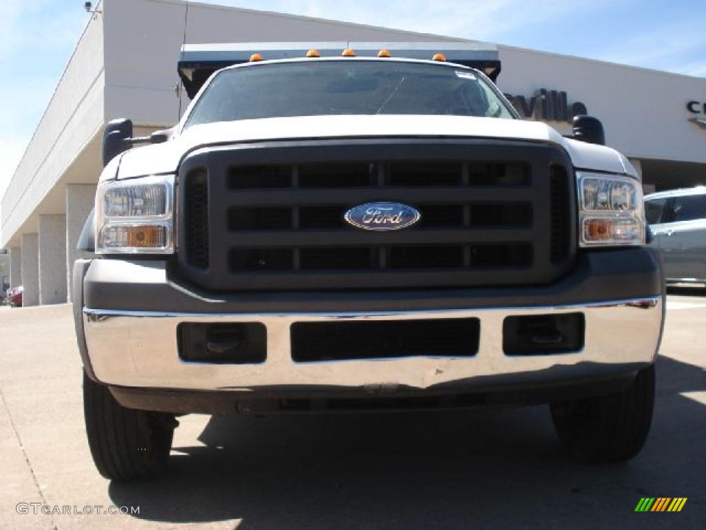 Oxford White 2006 Ford F550 Super Duty XL Crew Cab Dump Truck Exterior Photo #48060125