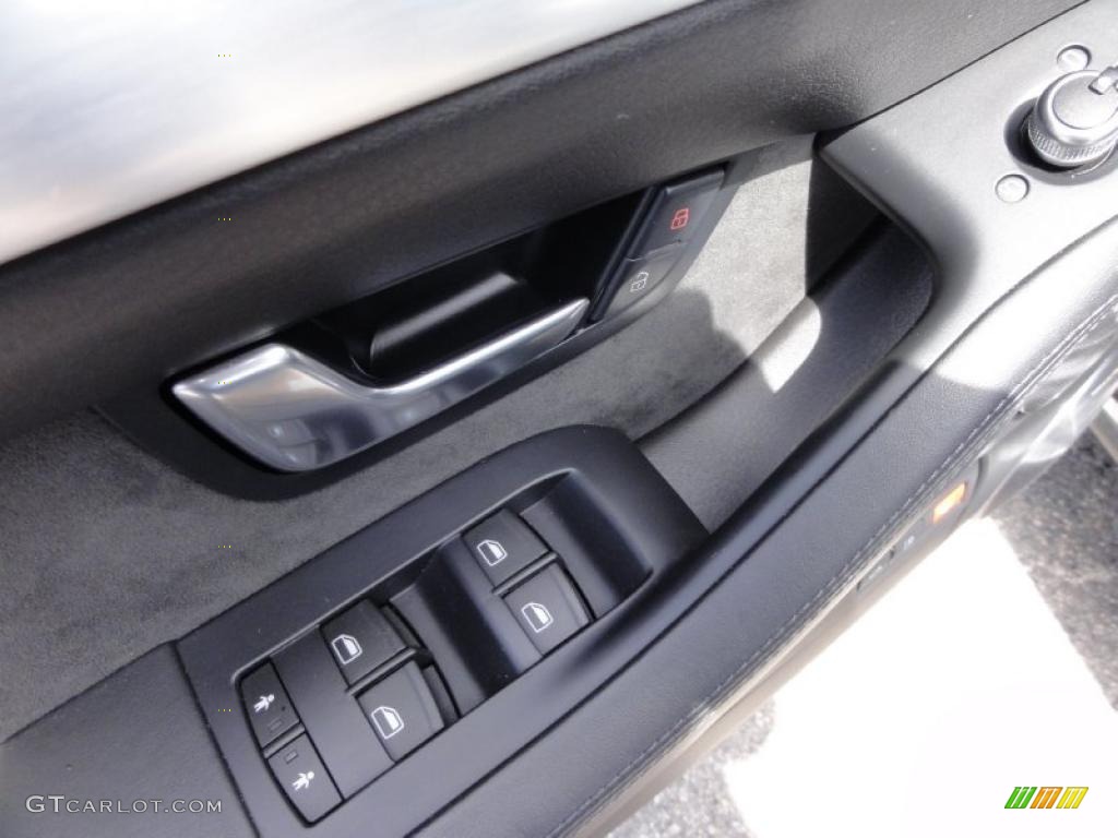 2009 Audi S8 5.2 quattro Controls Photo #48067946