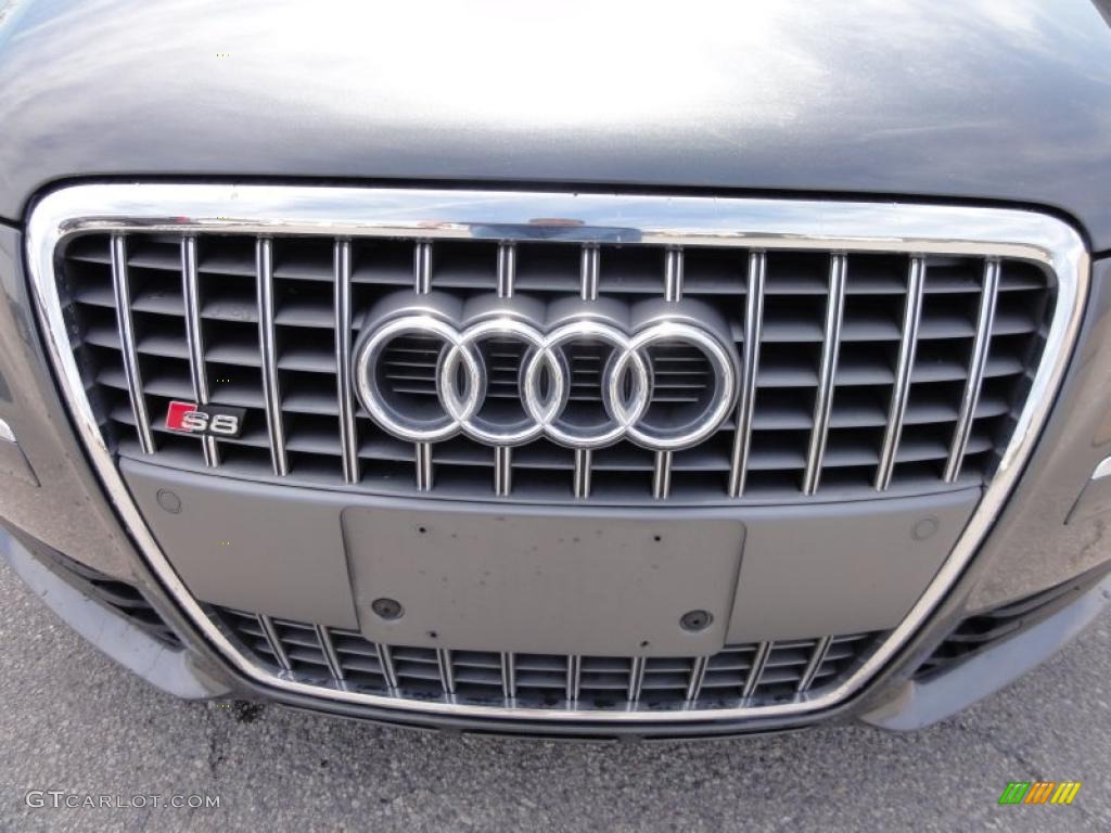 2009 Audi S8 5.2 quattro Marks and Logos Photos