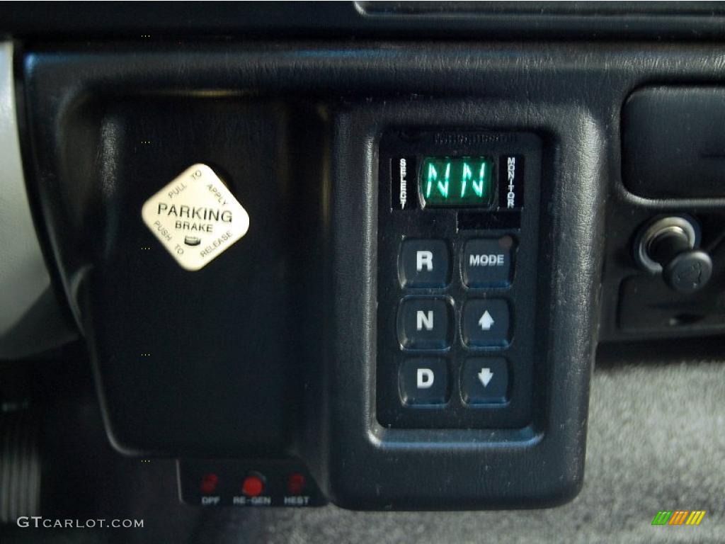 2008 Ford F750 Super Duty XL Chassis Regular Cab Moving Truck Controls Photo #48070526